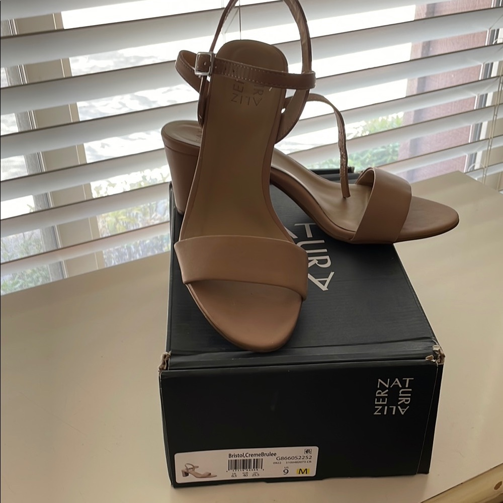 Naturalizer Tan Sandals